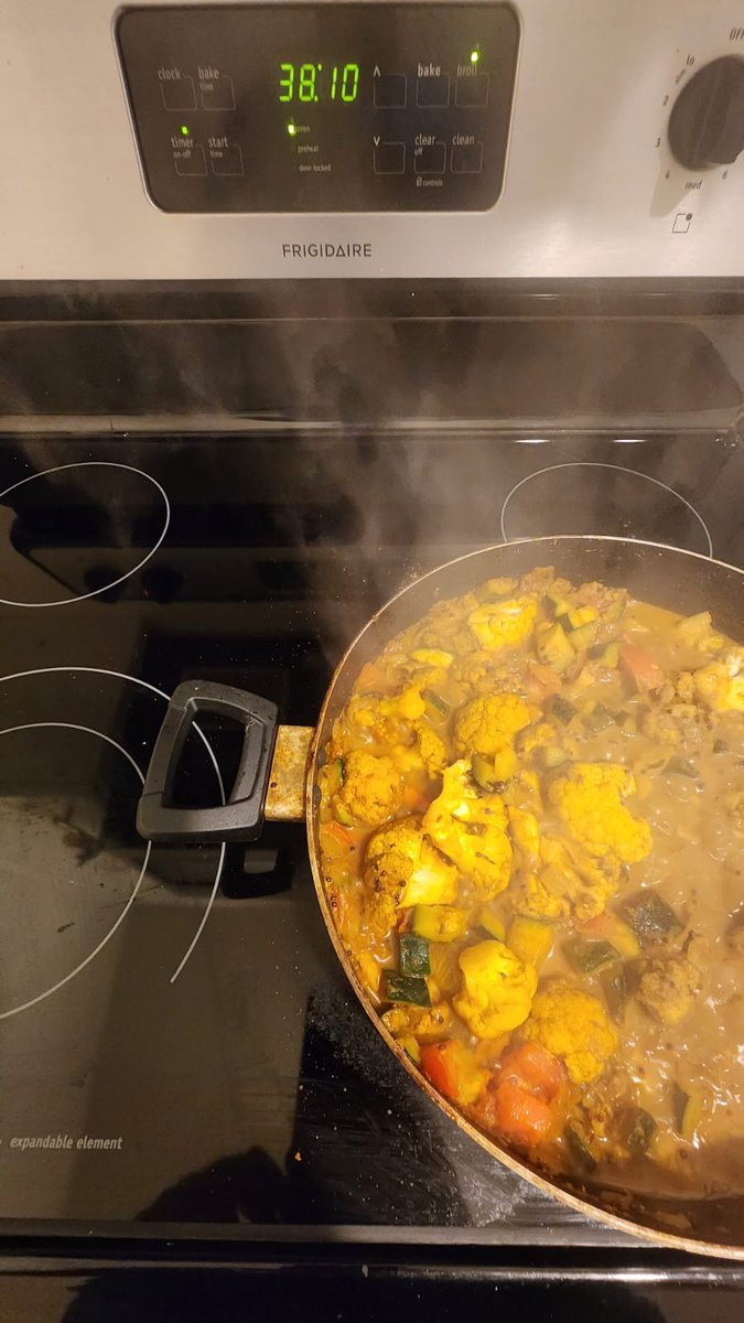 rusticwanderer's tweet image. US Musings: I have a 4-burner stove top, but I only use one burner on a regular basis. What in the world do people do with the other three burners for? Are they just fancy spice racks? Have you ever used multiple burners simultaneously?🍳😄 #CookingConfessions #KitchenMysteries