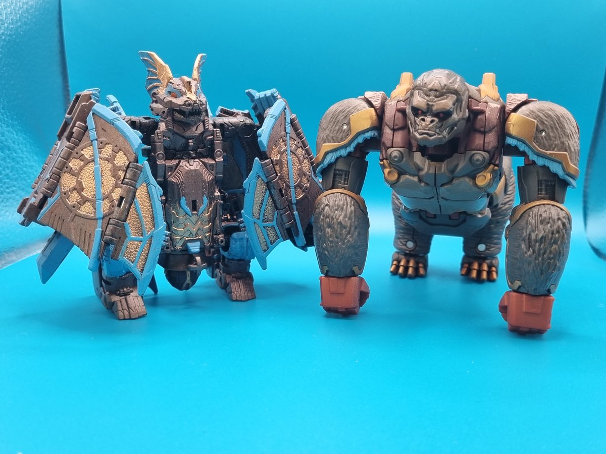 CosmicConker's tweet image. Custom Beast Machines Optimus Primal made using Transformers Rise of the Beasts mainline voyager Optimus Primal.