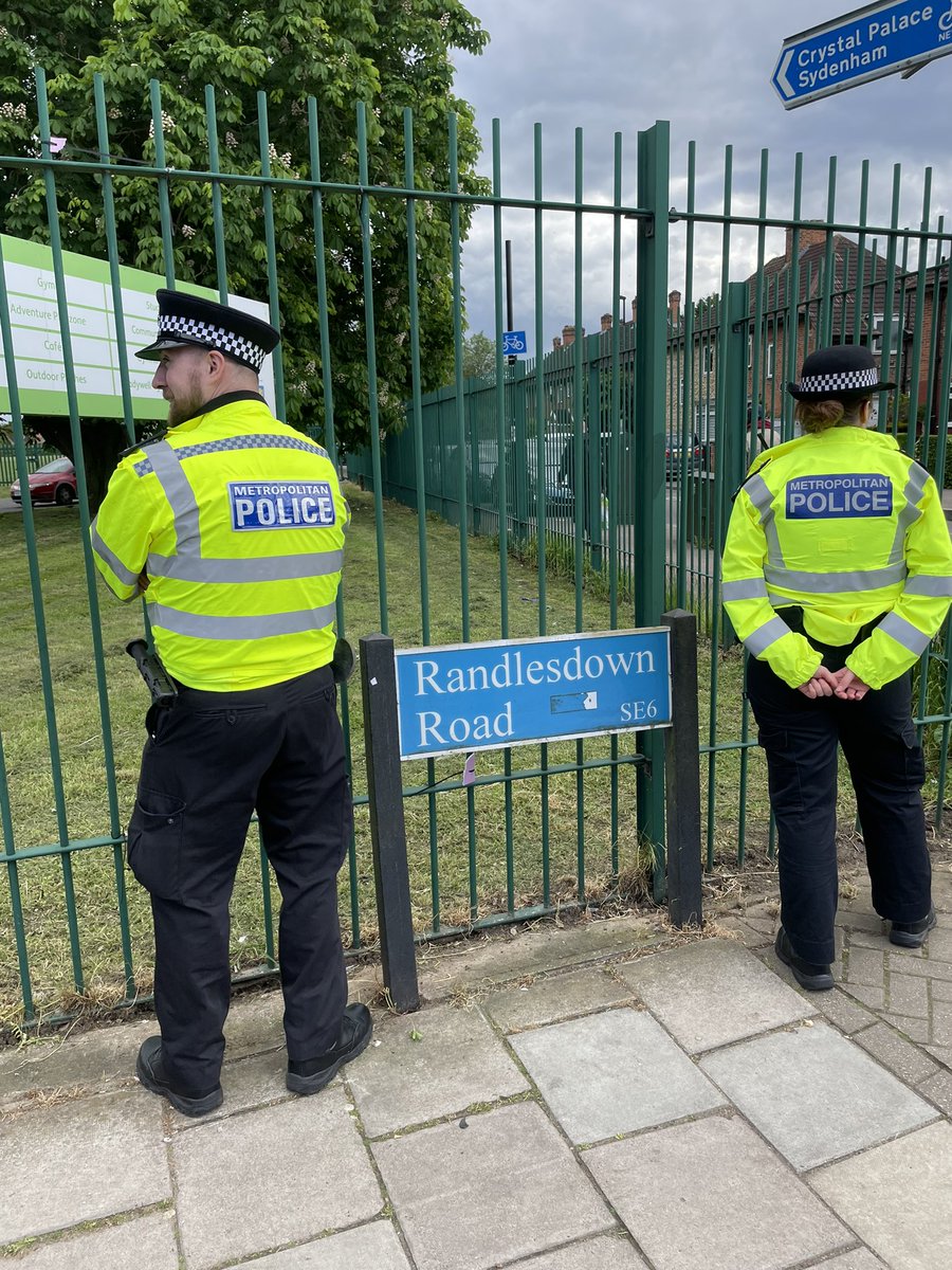 #OpSceptre patrols and weapons sweeps focusing on Sydenham Road for #Sydenham ward and Randlesdown Road for #Bellingham ward 🚨

Whilst out we also:
✅ Attended an immediate graded call 
✅ Conducted one stop and search where cannabis was found and PND issued