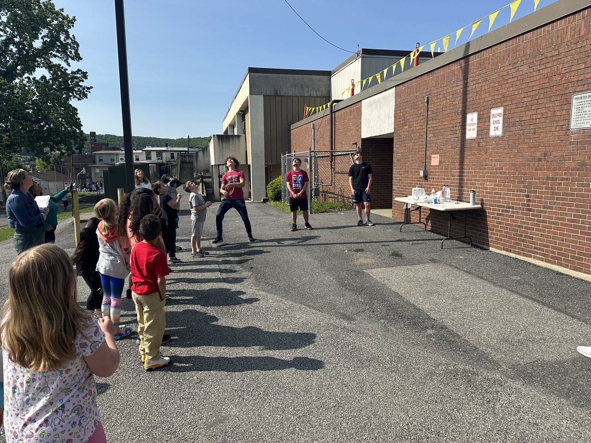 Mr. Little tweet media