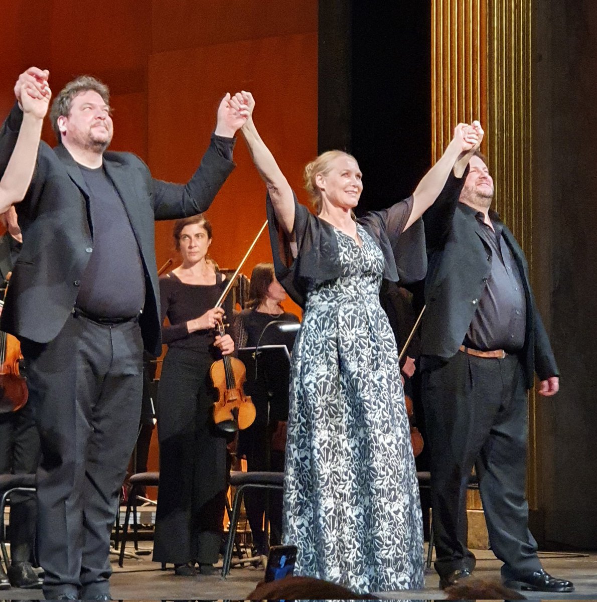 j_boso's tweet photo. Le #VaisseauFantôme a jeté l'ancre au @TCEOPERA ce soir pour le plus grand plaisir du public. #JamesRutherford #IngelaBrimberg #MaximilianSchmitt #KarlHeinzLehner @IvancheyTenor #DaliaSchaechter Chor der @operkoeln @LesSiecles dirigés @fxrroth https://t.co/5A31VopndV