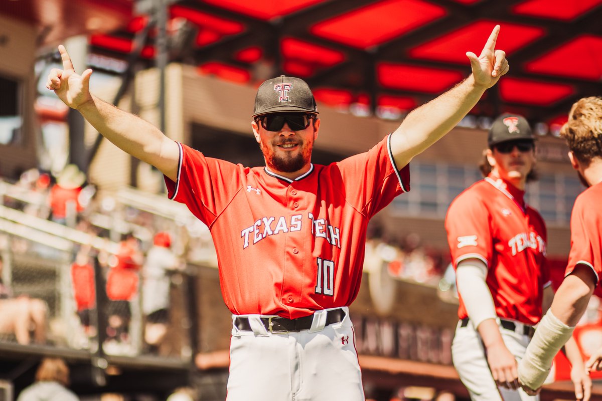 Senior salute: <a href="/TyColeman7/">Ty Coleman</a> 👏

#WreckEm