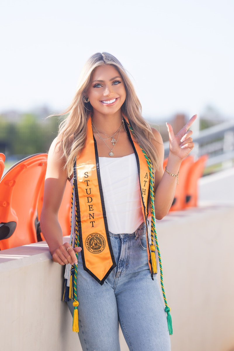 CowgirlFC's tweet photo. Celebrating Peyton Vincze, who earned her @okstate degree in psychology! 🎓 

Thank you, @OSUPOSSE members for Providing Opportunities for Scholastic &amp; Sports Excellence!  

#GoPokes https://t.co/Sv5CpI9UDN