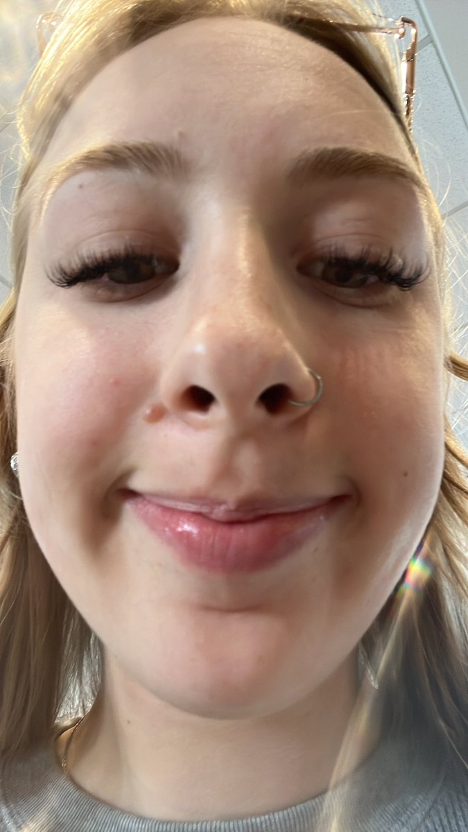 izschnack's tweet photo. Lashes did https://t.co/6hG0tnilKn