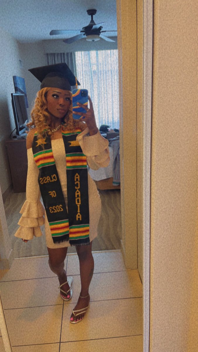 AyooMinnie_'s tweet photo. ‘ Class of 2023 🎓🥳 https://t.co/j7HDT2qTWZ
