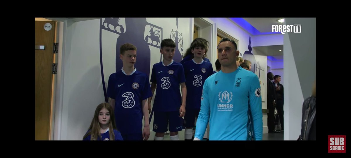 Los niños del Chelsea alucinando de ver a Keylor Navas. Hermoso! 🇨🇷🦅 #NFFC