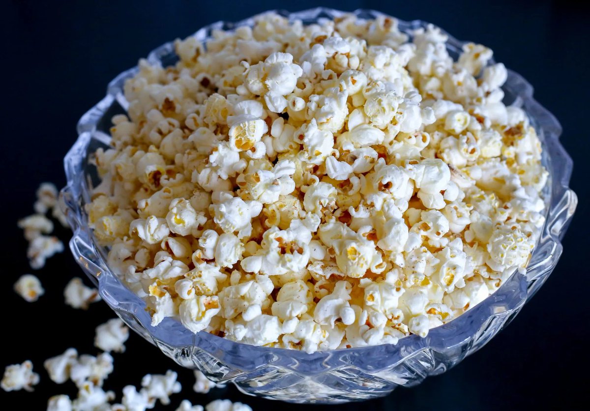 FoodieCrave's tweet photo. 🌽 Fun Food Fact: Popcorn has been enjoyed for over 4,000 years! Ancient civilizations knew the joy of this popped delight long before movie theaters. 🍿✨ #FunFoodFact #PopcornHistory https://t.co/KHX9u6ZaDZ