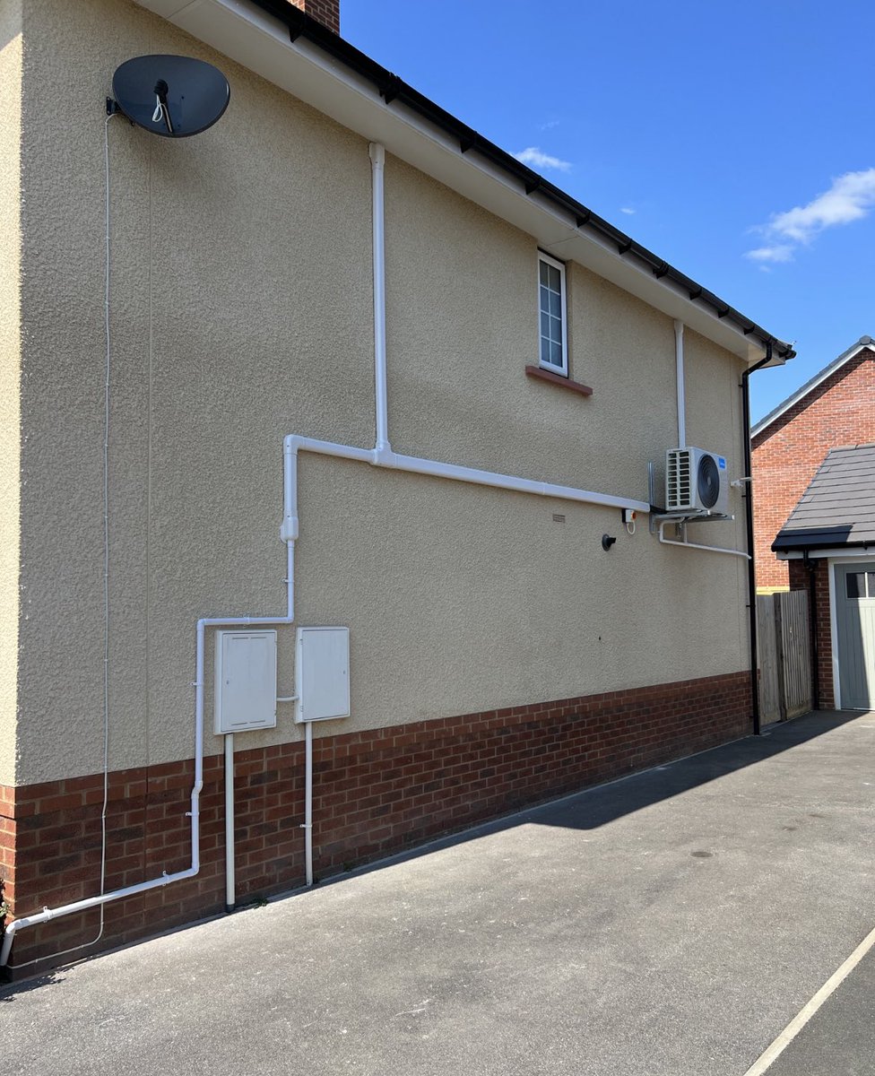 oxyplumb's tweet photo. Midea multi split install in Carterton. This system now keeps the living room and 2 bedrooms cool in the summer and warm in the winter 😃
-
Huge 10 year Warranty
-
Supplies from @KooltechLtd 
Copper from @Lawtontubes 
Air con @Midea https://t.co/dywVZmbG4X