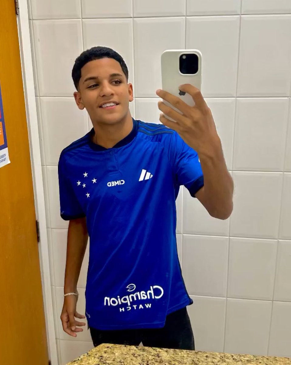 Reforço na área!✍️🔵⚪️

O volante Dayvinho é o novo reforço do Cruzeiro! O atleta nascido em 2008 chega do Sport para reforçar a raposa!

Ele teve seu nome publicado no BID nesta tarde, e ja vestiu o manto estrelado 

Seja bem-vindo, Dayvid