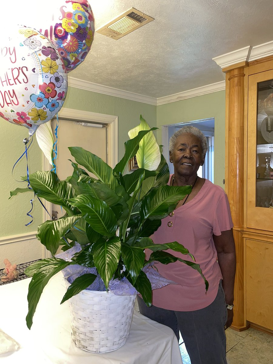 TeeMaclain's tweet image. That’s my granny❤️🥰