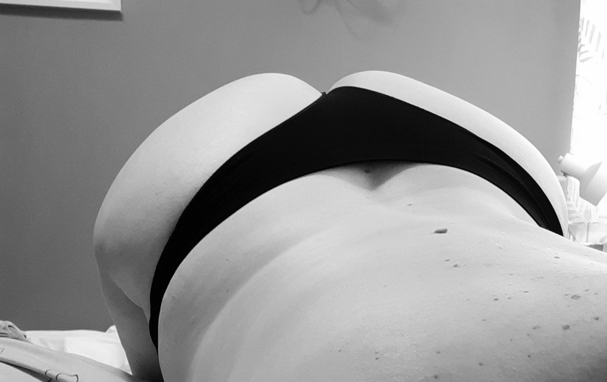 ParisienLily's tweet photo. Getting material ready for OnlyFans 😉 RT if you'd spank it #spank #sugarbaby #arse #sexy https://t.co/iw3VOVDfCw