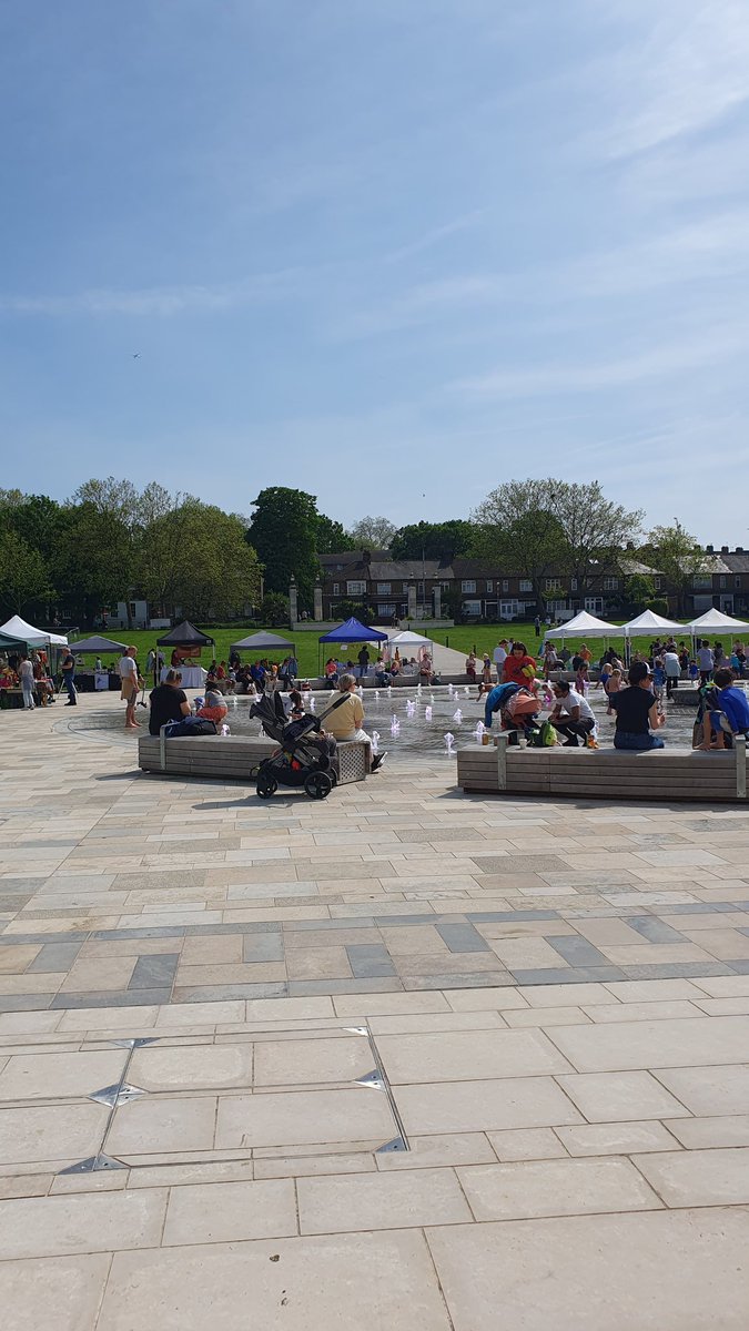 Applications are open for our Summer Makers Market on 11th June at Fellowship Square 
forms.gle/mAggWEMTE7s8L9…