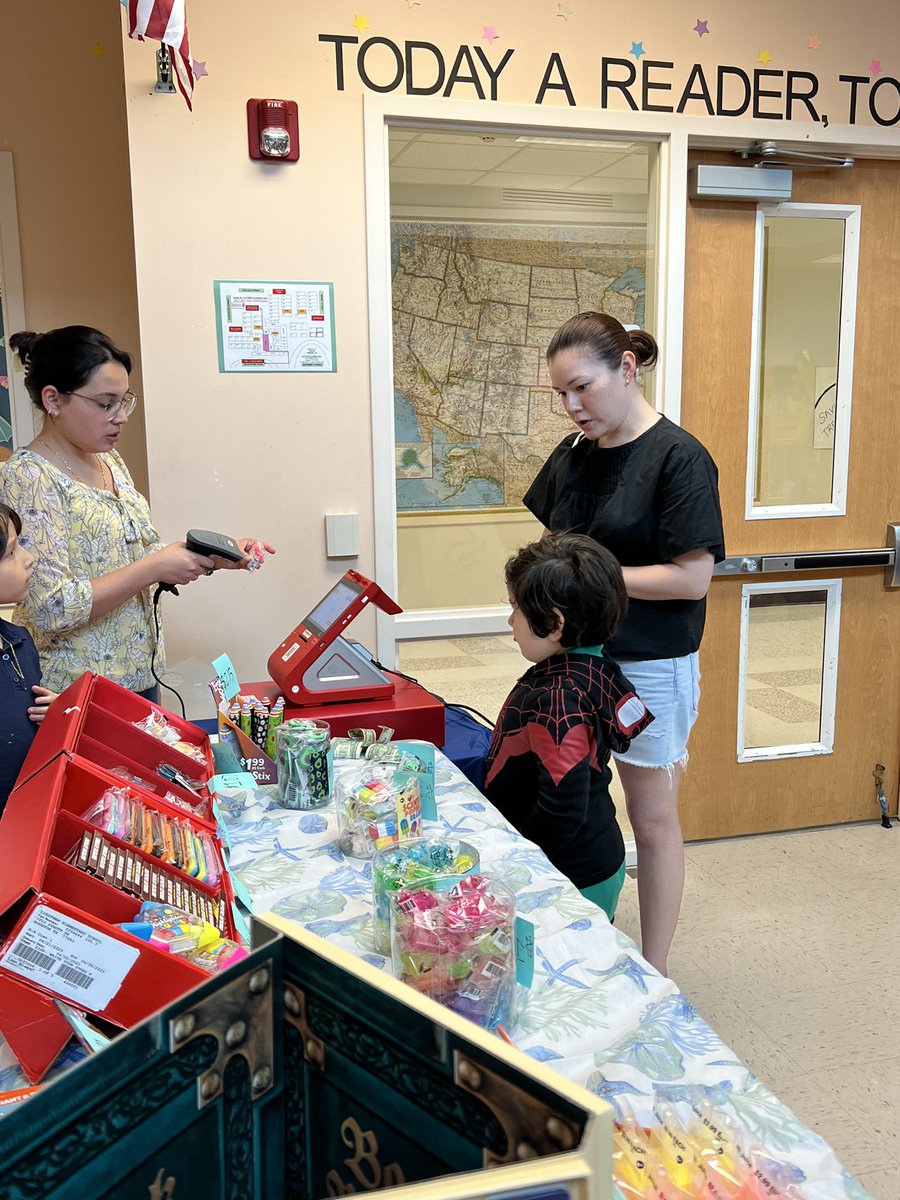 Lantrip_Library's tweet photo. We also kicked off our BOGO Book Fair! Thank you Lantrip family for your support @RhondaSchwer @lantrip_hisd @HISDLibraryServ https://t.co/cCHweyrizG