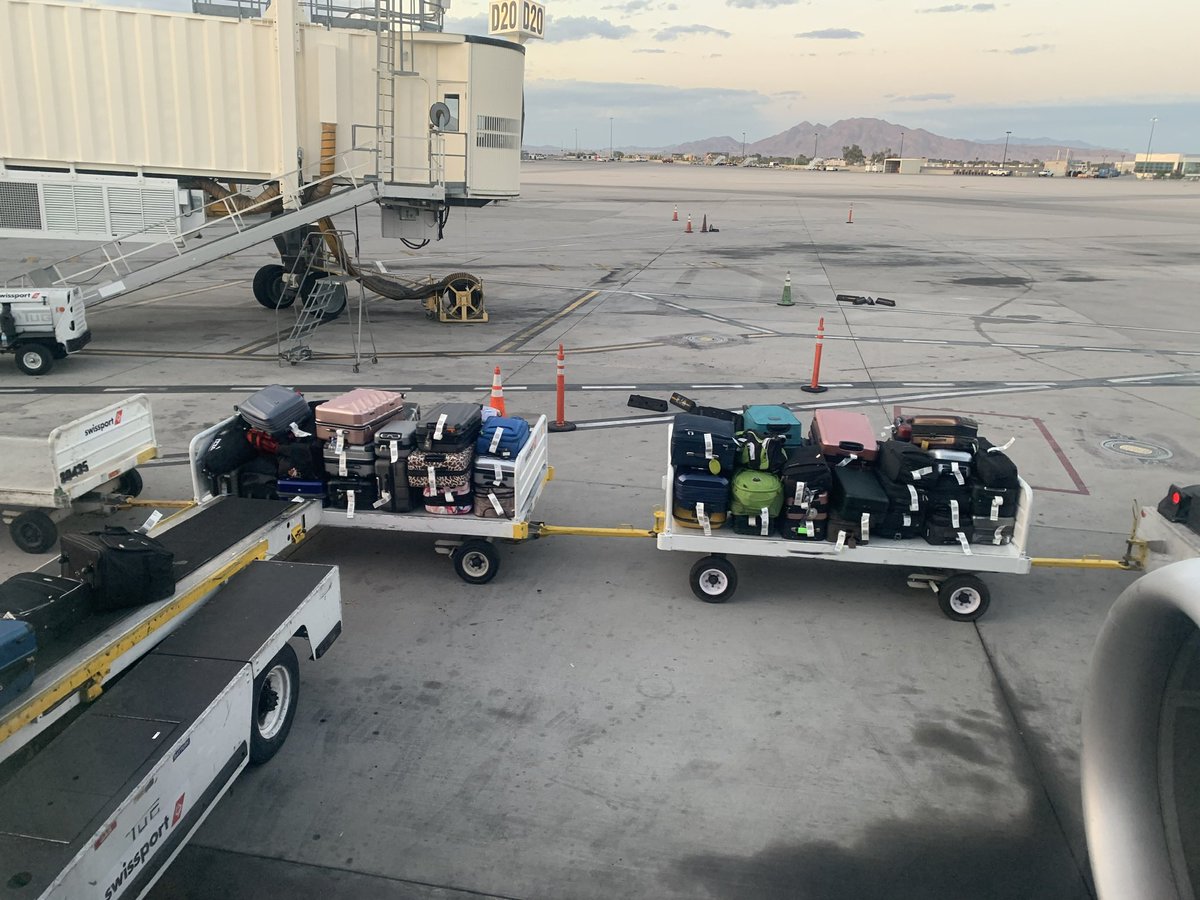 MinDhariwal's tweet photo. @JessicaNgCBC My luggage made it back from Sin City! #winwinbaby https://t.co/ea0CcBDhTk