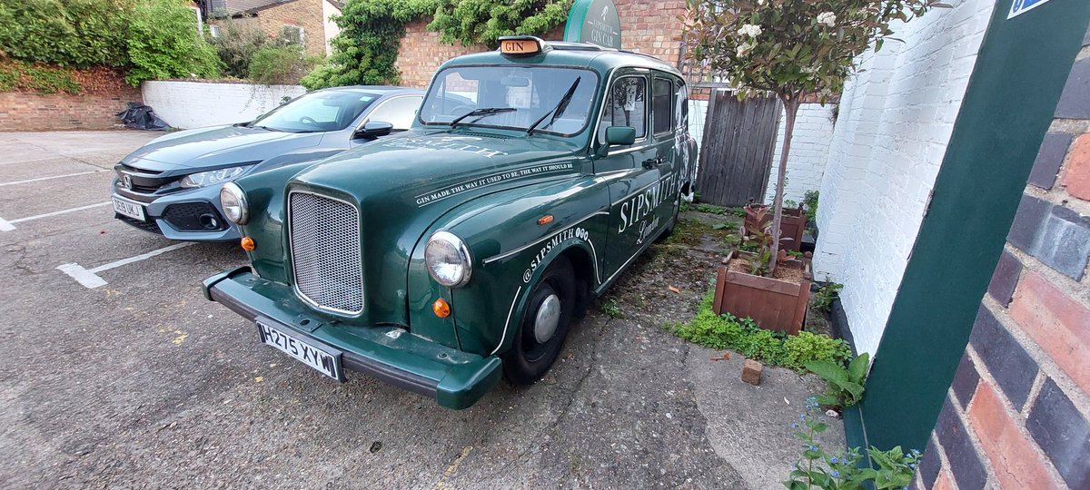 The best £25 you can spend in London is definately doing a <a href="/sipsmith/">Sipsmith Gin</a> gin distillery tour and tasting. It was absolutely wonderful and the gin is phenomemal. <a href="/chefbpcmckay/">Bruce McKay</a> you should really try this.