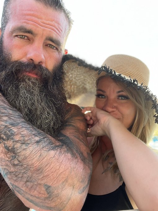 1 pic. Its @unicornseductor birthday! She will have content of us on her page!  It’s getting more spicy