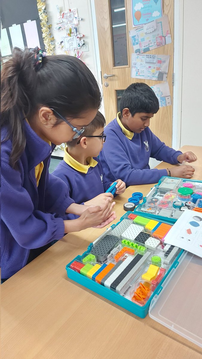 Ms_L_Lai's tweet photo. Our digital leaders have been hard at work on Friday lunch times, we've made our first battery powered robotic car! Excellent work! https://t.co/KJAdKjXrKM