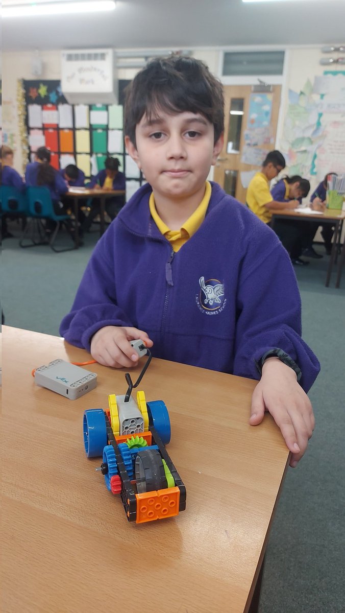 Ms_L_Lai's tweet photo. Our digital leaders have been hard at work on Friday lunch times, we've made our first battery powered robotic car! Excellent work! https://t.co/KJAdKjXrKM