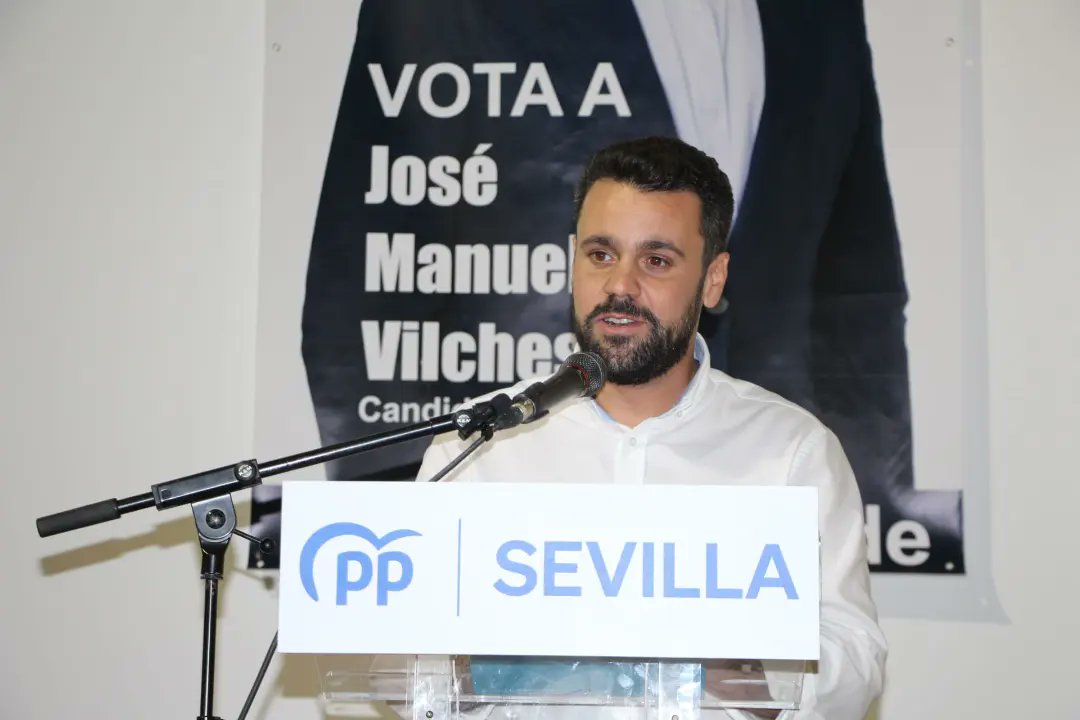 PPdeSevilla's tweet photo. 🔵Con nuestro candidato a la alcaldía de #VillaverdedelRío, José Manuel Vilches, un hombre que reúne los requisitos para triunfar y generar ilusión el próximo #28M 

#VotaPP 
#SevillaEntreTodos https://t.co/XRfGmhNVdG