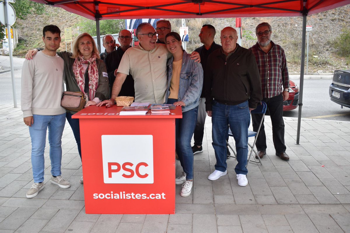 PSCMontcada's tweet photo. 👏 Aquesta tarda hem estat a #CanSantJoan explicant el nostre projecte als veïns i veïnes del barri.
❤️ Aquest 28 de maig vota #PSC per canviar el present i escriure un nou futur per a la ciutat.
🫵 Amb tu, #TransformemMontcada! https://t.co/GvvMu0ANYc
