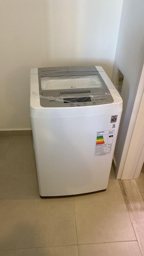 randyacos's tweet photo. Lavarropas LG WT9WSBP 9 Kg Inverter

- Tecnología Turbo Drum  Smart Motion.

 Medidas:
-  Ancho: 54 cm.
-  Alto: 92.5 cm.
-  Profundidad: 54 cm.

Precio: 1.950.000 https://t.co/u8BWsYv6ya