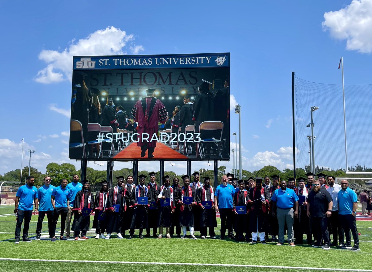 CoachT_CMU's tweet photo. Just another great aspect of our program to talk about while in all of these great high schools - #Develop &amp; #Graduate with a great degree, in the🏝️3️⃣0️⃣5️⃣🏝️ #STULimitless #STUdentAthletes #HogLuv #WorkWins https://t.co/RE0ubbUX3f