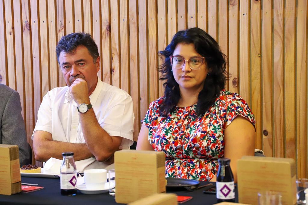 MinagriCoquimbo's tweet photo. 🟢Consejo Asesor del Pisco 

Ministro @tvalenzuelavt se reúne junto a la directora de @ODEPA y el Seremi Christian Álvarez
con Productores de Pisco, Productores de Uva Pisquera y @piscochilecl, para avanzar en la implementación de medidas que den respuesta a sus demandas. https://t.co/1wTJThJWqc