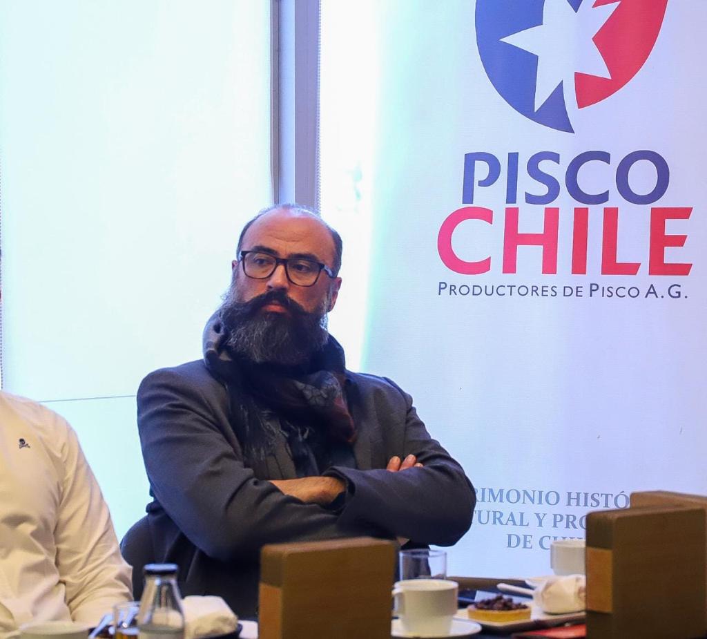 🟢Consejo Asesor del Pisco 

Ministro <a href="/tvalenzuelavt/">Esteban Valenzuela Van Treek</a> se reúne junto a la directora de <a href="/ODEPA/">ODEPA</a> y el Seremi Christian Álvarez
con Productores de Pisco, Productores de Uva Pisquera y <a href="/piscochilecl/">#PiscoChile</a>, para avanzar en la implementación de medidas que den respuesta a sus demandas.