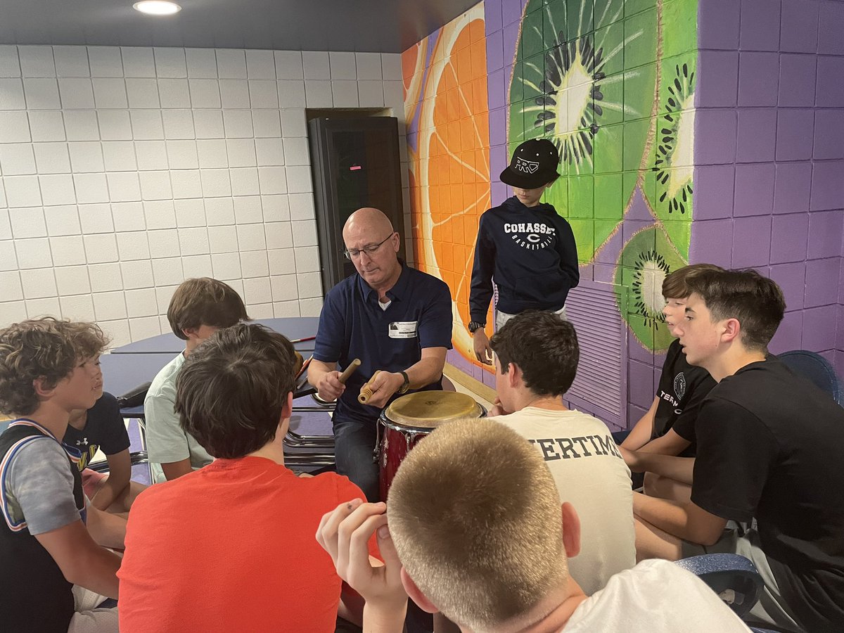 comsprincipal's tweet image. Many thanks to @SSArtCenter for exploring migrations theme in art and music with 7th grade today.  Also a big thanks to the @CohassetPso for their generosity #proudtobecms