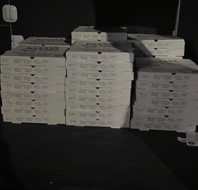 taylor-swift-updates-on-twitter-late-night-pizza-delivery-for