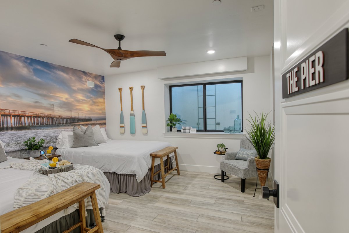 Sharing a room on vacation is fun! Two queen-sized beds make this the perfect room for friends or kids.

#vacationrental #airbnb #vrbo #familyvacation #grouptravel #avilabeach