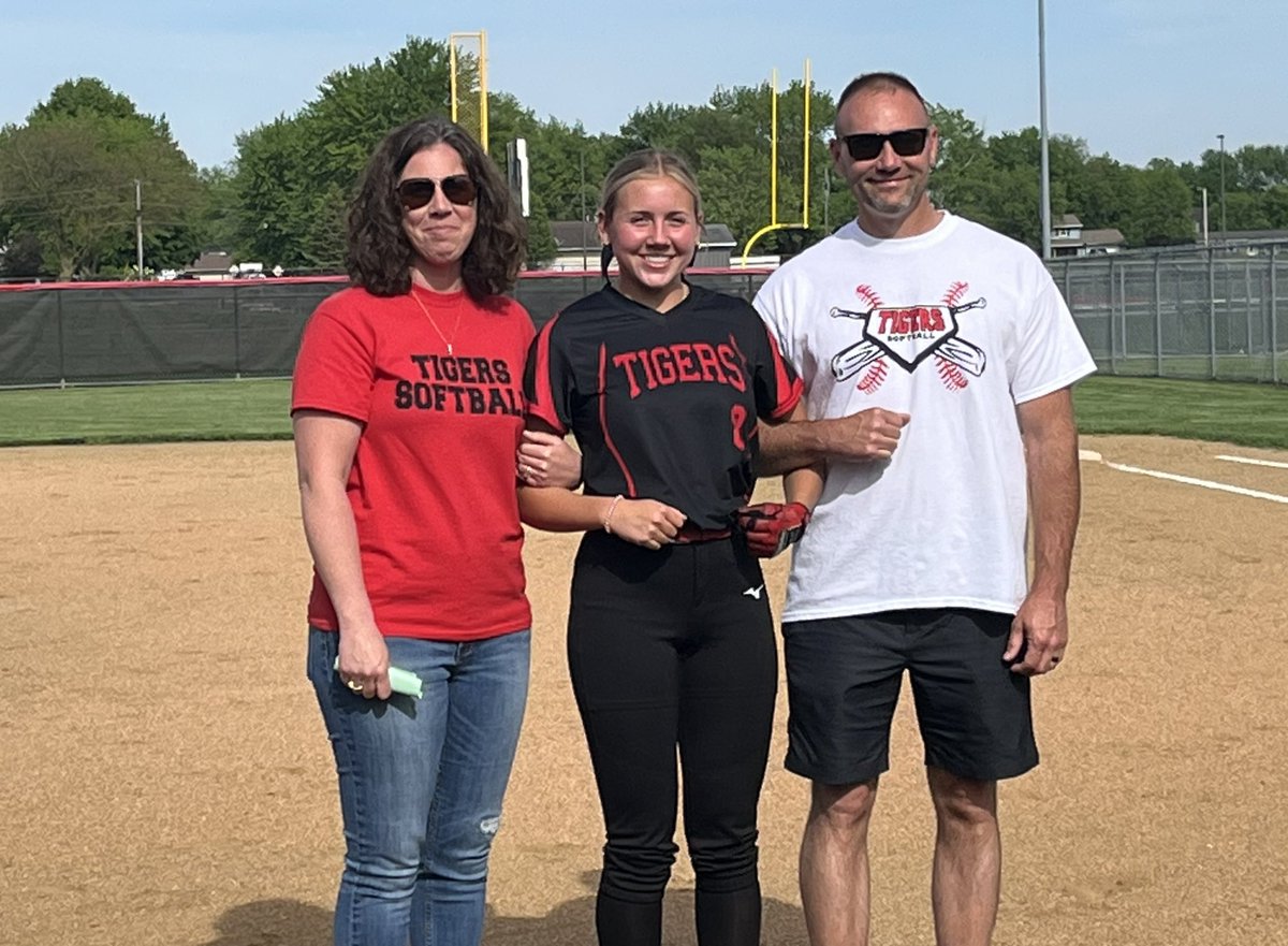 blufftontigers's tweet photo. Thank you to  Lily King for 4 years of hard work with a great attitude. #oneBluffton https://t.co/BC2yyFlsaN