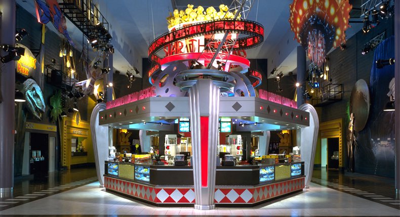 StackyChan's tweet image. Man when the Star Southfield first up opened that mf was magical, the sidewalks used to glitter all the way in and inside you damn near didn’t even wanna go see your movie it was so lit