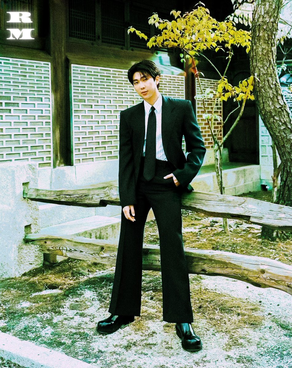 namuclover's tweet photo. ★?! #RM https://t.co/V7O388OS5u