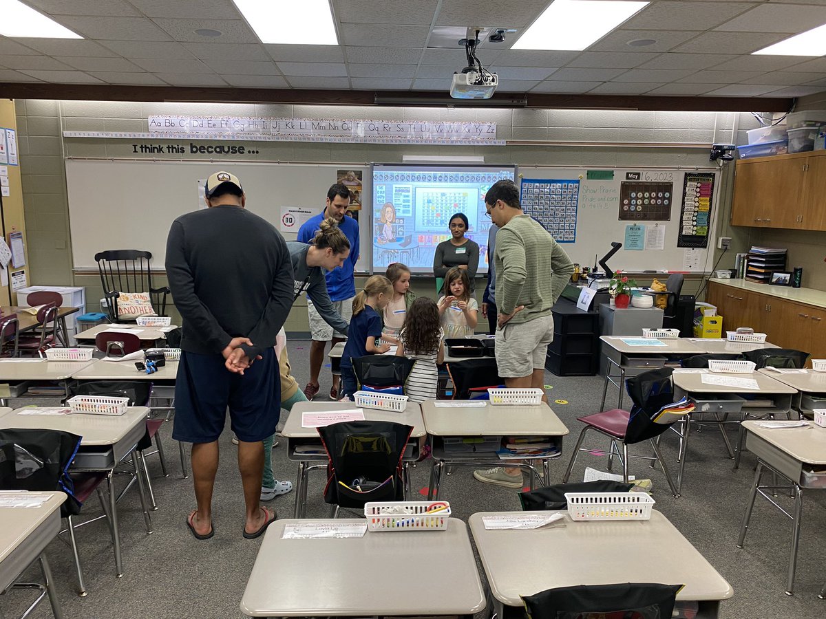 MrsMitch_MathSp's tweet image. Talk about teamwork and being math problem solvers! Prairie families used their math skills to try to “break out” of Math Escape Rooms. Families also collaborated on Mindset Posters, collected Make &amp;amp; Take Games and made guesses on Estimation Jars. @prairied203  #PartnersinGrowth