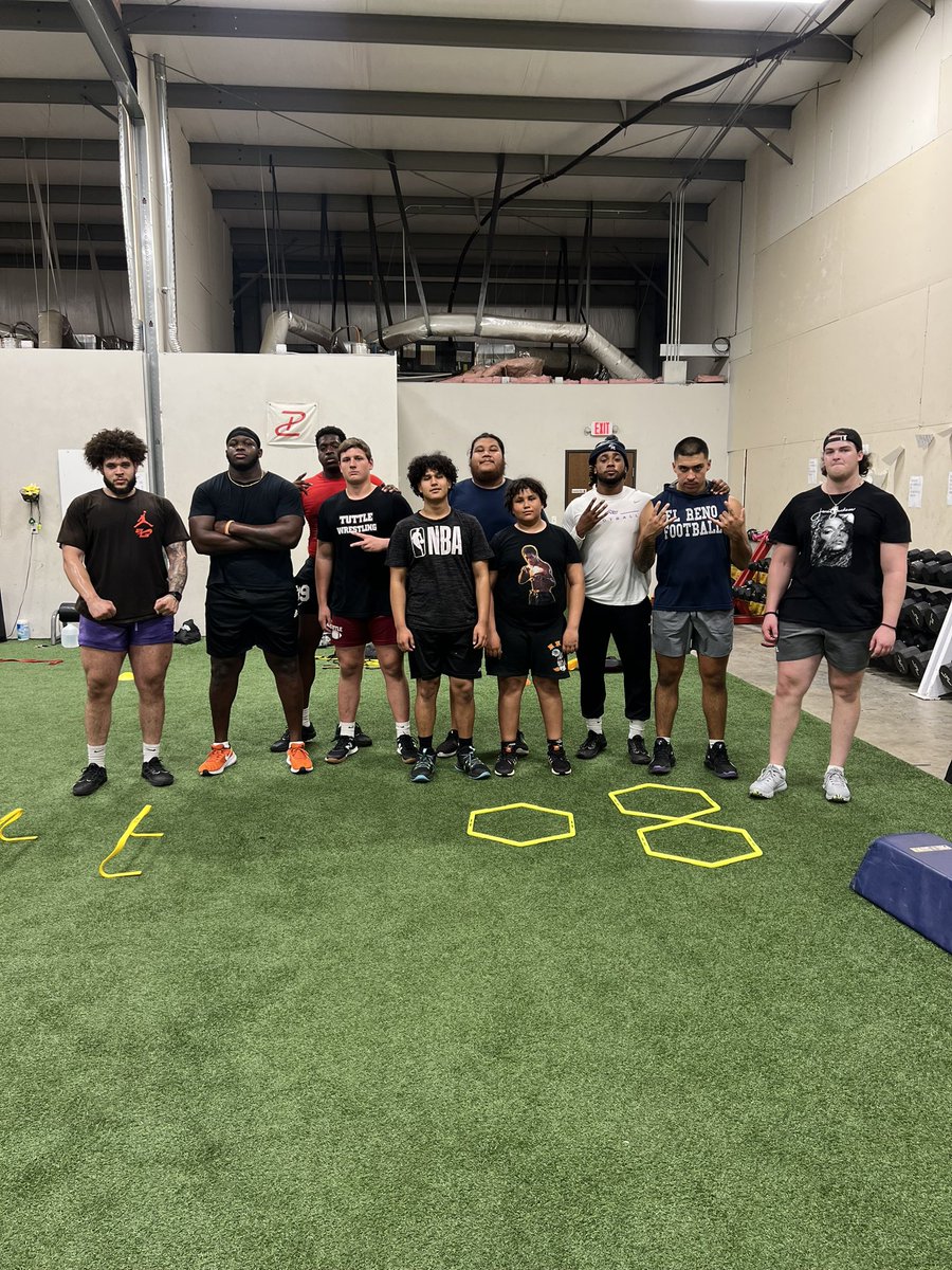 Chief (@littlehead72) on Twitter photo Glad to have my college guys back in town keeping the standard and encouraging everyone in the room! #TrainingwithChief @DRPASSRUSH <a href="/collinclay_/">Collin Clay</a> <a href="/DRowaiye/">David Rowaiye</a> <a href="/CodyAbston1/">CodyAbston</a> @dariusmooore03 <a href="/caleb_hulbutta/">caleb hulbutta</a> <a href="/willdunn32/">Will Dunn</a> Glad to have my college guys back in town keeping the standard and encouraging everyone in the room! #TrainingwithChief @DRPASSRUSH <a href="/collinclay_/">Collin Clay</a> <a href="/DRowaiye/">David Rowaiye</a> <a href="/CodyAbston1/">CodyAbston</a> @dariusmooore03 <a href="/caleb_hulbutta/">caleb hulbutta</a> <a href="/willdunn32/">Will Dunn</a>