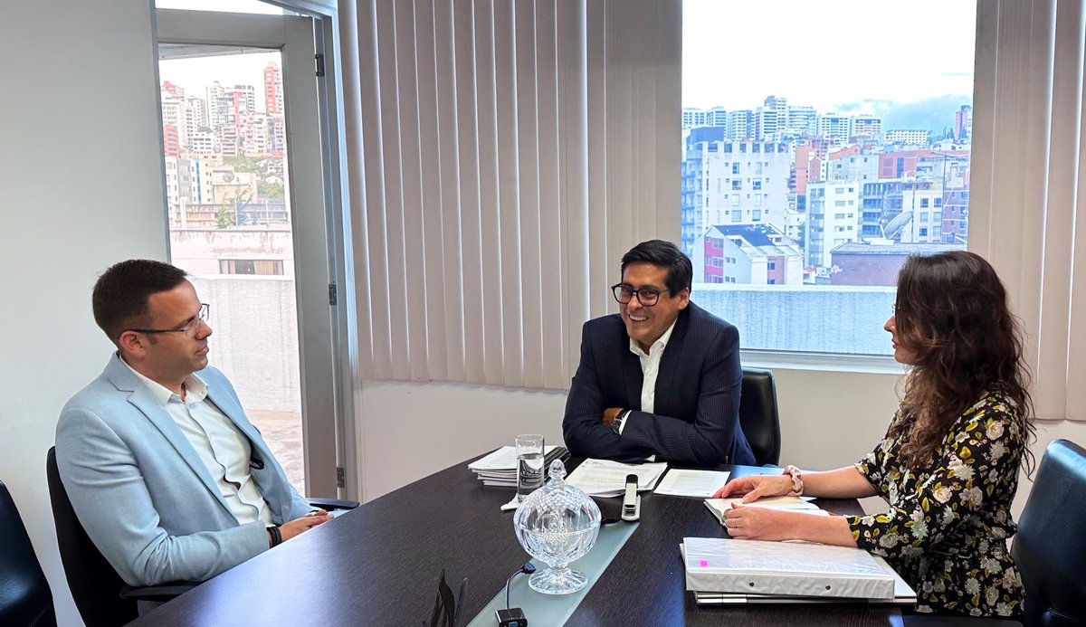 PabloBeltran_A's tweet photo. 👥| Nos reunimos con Ramón Pineda, rector del Instituto Superior Tecnológico Consulting Group, @CGEecuador, para dialogar sobre posibles proyectos de cooperación institucional. https://t.co/Q7PL5oU5rh