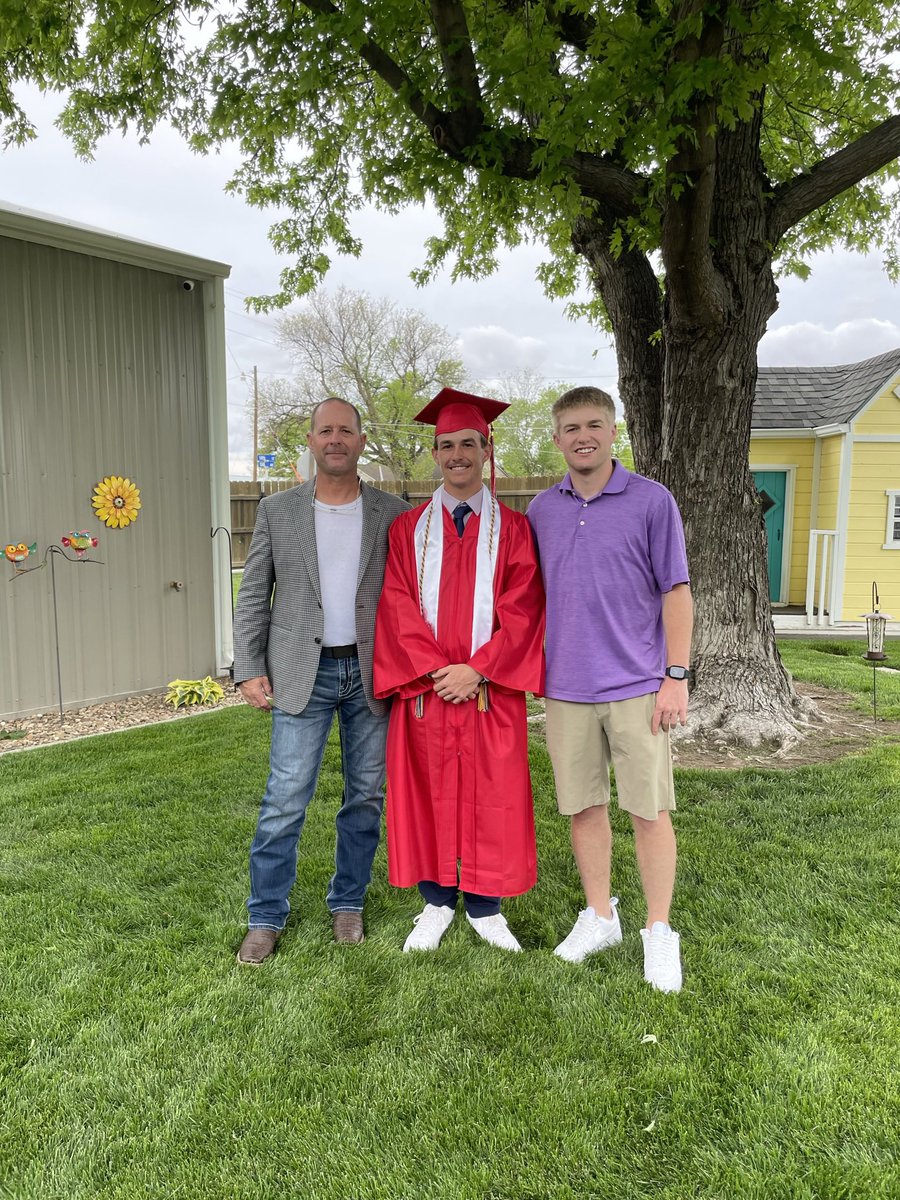 JasonWeimer3's tweet image. Had an awesome Saturday! @dylanweimer10 and @WeimerTate moved into new chapters of their lives! Tate graduated from HHS and Dylan from K-State. Couldn’t be more proud. Many family and friends showed up for the celebration! One more(Ellie) in 9 years. What a ride. PROUD DAD!