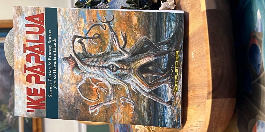 'IKE PĀPĀLUA is out! Cover by Solomon Enos. My story--"Pili Koko"--is about family ties that endure beyond death. Amazon or directly from Mutual Publishing. ow.ly/8keI50OoE1m

#HawaiiReads #AAPIbooks #Ikepapalua #MutualPublishing #hawaiistories