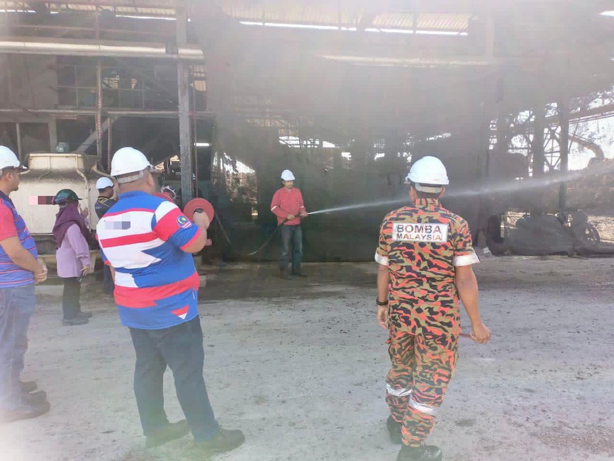 IPMEnquiry's tweet photo. 🧯 Joint inspection with BOMBA for fire certificate application approval. Looking forward to obtain fire certificate for our client very soon! Stay tuned! 🔜🔜😎😎✅✅

#IPMProfessionalServices #FireCertificateApplication #FireCertificateApproval #FCApplication #FCApproval https://t.co/DTS8TGIlGE