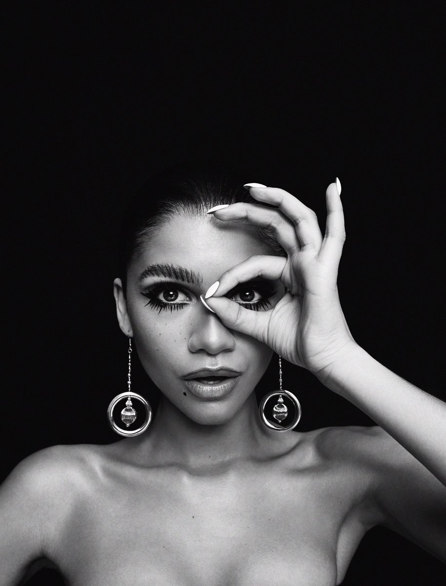 thesoftestaura's tweet photo. zendaya paying tribute to iconic black supermodel donyale luna in essence magazine’s 50th anniversary cover by recreating some of her most famous moments (a thread) https://t.co/ZOvJUWanUO