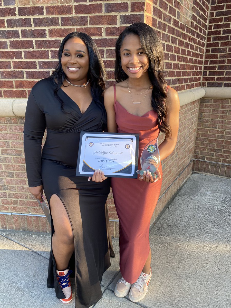 counseloramblam's tweet photo. Congratulations to our cheerleaders 💙🧡 @CHChargers @mathwhizoctavia @CharrissaCorbin 

#BIBBSPY2023 
#ScholarStewartSportsmanship https://t.co/s73uxA1I4Z