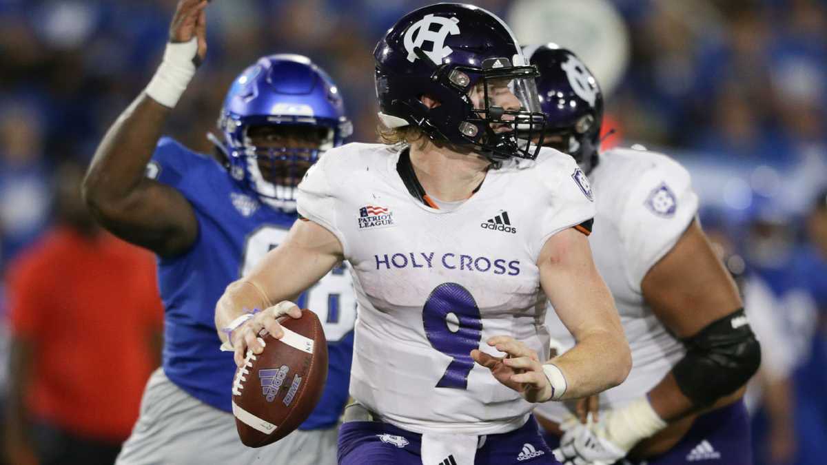 EskildsenBrett's tweet photo. All glory to God. After a great conversation with @Coach_DiMike , I am extremely blessed and honored to receive an offer from Holy Cross.✝️ @HCrossFB @Cen10TitansFB @CoachWebb @CG1three @CoachJackson84 https://t.co/1bNuIu4R4H