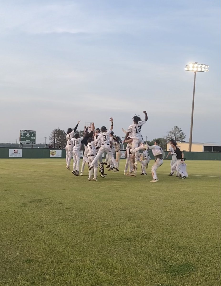 Brian Lewis tweet media