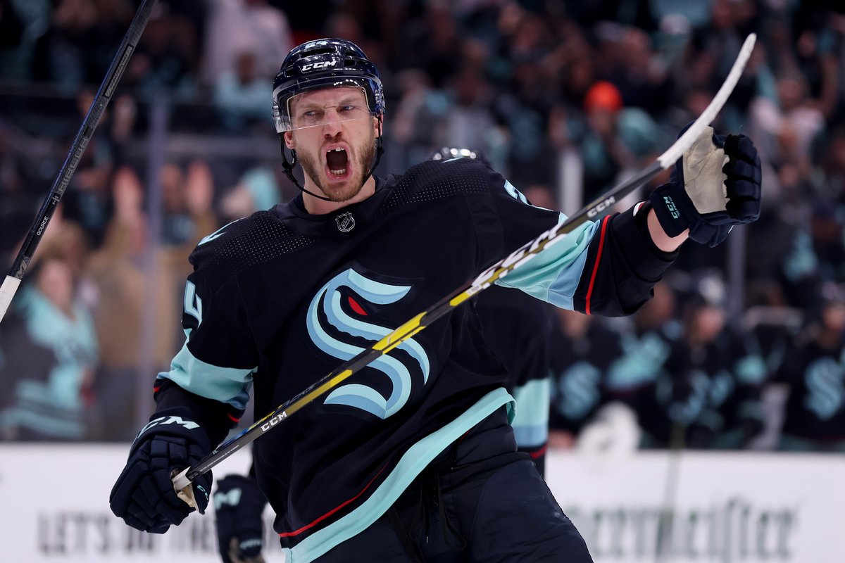 BR_OpenIce's tweet image. What a season for the Kraken 🦑

- Largest points improvement for an expansion team from year one to year two
- Defeated Colorado for first playoff series win
- Dave Hakstol nominated for Jack Adams
- Matty Beniers nominated for Calder Trophy

Just the beginning in Seattle 🔥