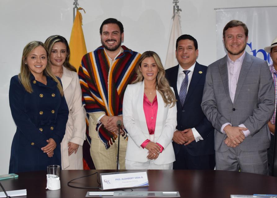 AndresFantoniB's tweet photo. Desde hoy empiezan las responsabilidades con todos y cada uno de los ecuatorianos que nos dieron el voto:
✔️ Responsabilidades con la Participación Ciudadana
✔️ Control social
✔️ Transparencia
✔️ Rendición de Cuentas

¡Mi compromiso con el pueblo! 💪🏻🇪🇨 https://t.co/oCrsBvqzdE
