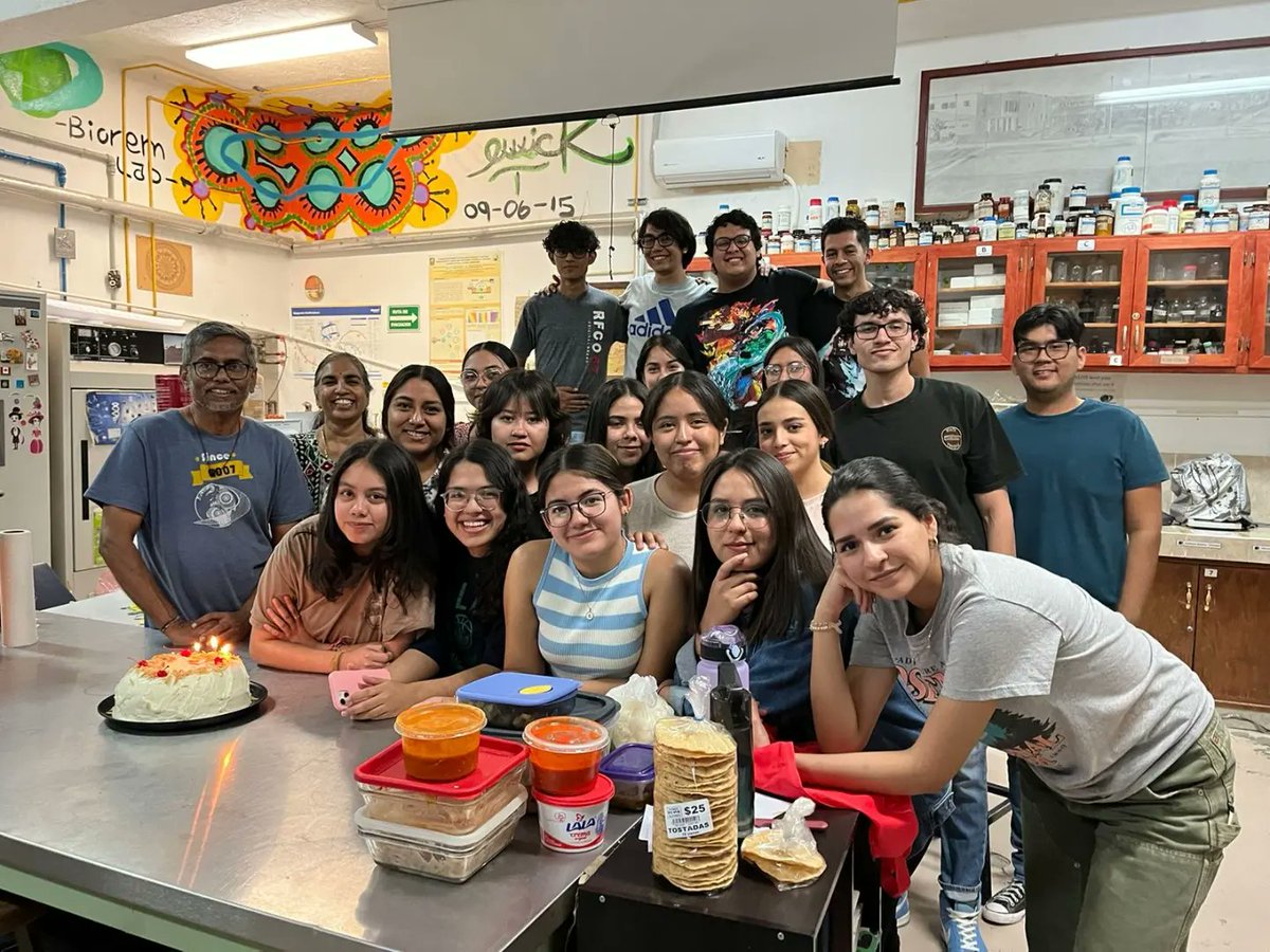 bnagas's tweet photo. Agradezco mucho mis alumnas y alumnos presentes y pasados que motivan me para realizar trabajo de manera sincera y enseñaron mi por ser una buena persona y maestro🙏🏾. #TNAU_India, #FacCQuímicas_SLW, #FacCBiológicas_Torreóny especialmente de #BioremLab @UAdeC https://t.co/8qYl1jtMBU