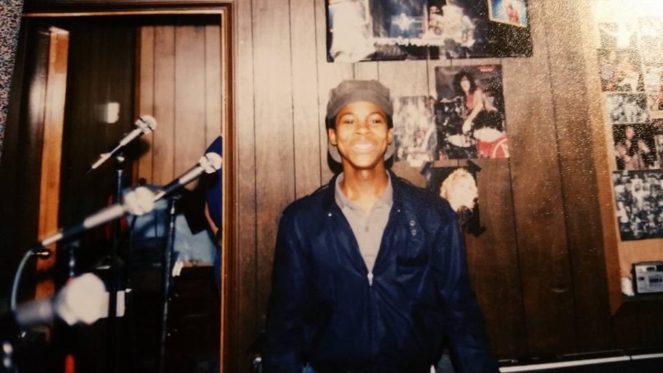 SeanGTRHarrold's tweet photo. @SukursalRock I’m all about #TeamMickMars
He’s the only reason I listened to the band in the first place. Those monster guitar riffs made the band imo,besides the obvious contributions of the other members. (L-R: Me at 17 years old,MC Tour 1987,and MC Tour 1990) https://t.co/z0a3akbo22