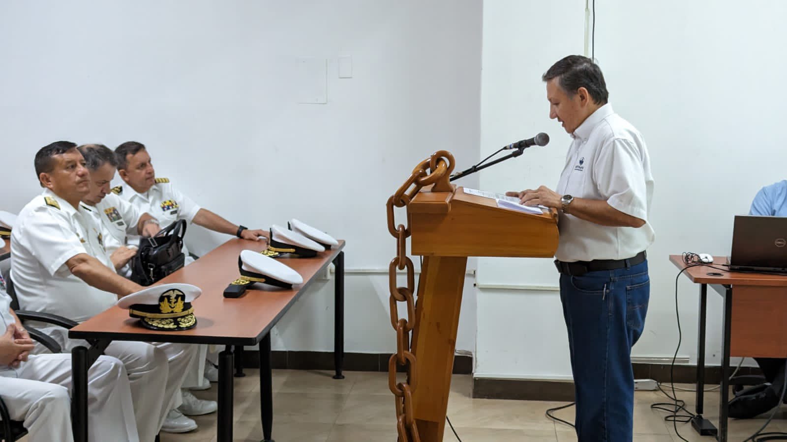 httpspbstwimgcommediaFwNEjlWWcAg80F4formatjpgnamelarge