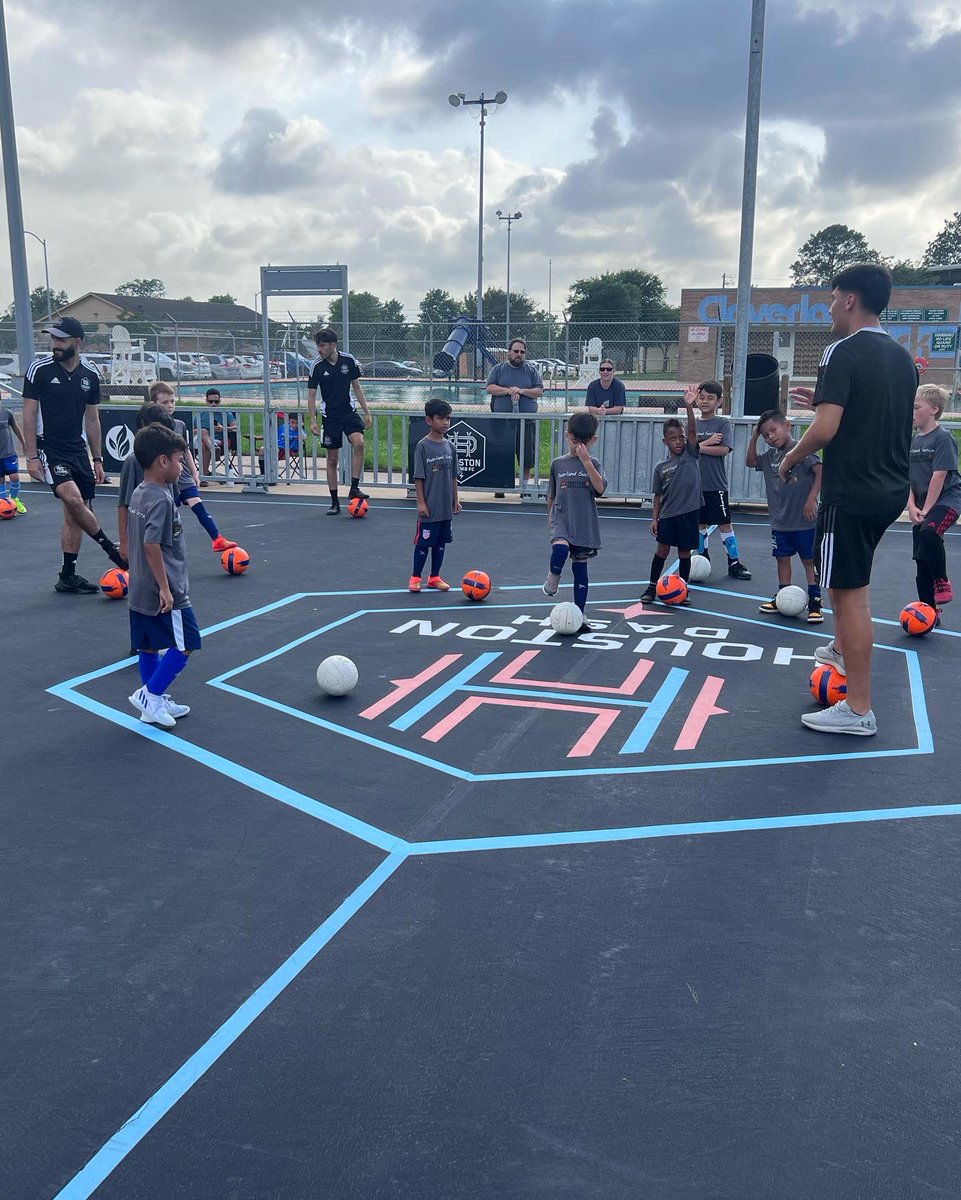 David Flores (@coachbrownietx) on Twitter photo What a wonderful time in Houston!
<a href="/AliefISD/">Alief ISD</a>
<a href="/HoustonDynamo/">Houston Dynamo FC</a>
<a href="/asiasocietytx/">Asia Society Texas Center</a>
@ConsulHoustonSV
#TheBoyEhoCriedFalta #FaltaArbitro #CulturaSalvadoreña What a wonderful time in Houston!
<a href="/AliefISD/">Alief ISD</a>
<a href="/HoustonDynamo/">Houston Dynamo FC</a>
<a href="/asiasocietytx/">Asia Society Texas Center</a>
@ConsulHoustonSV
#TheBoyEhoCriedFalta #FaltaArbitro #CulturaSalvadoreña